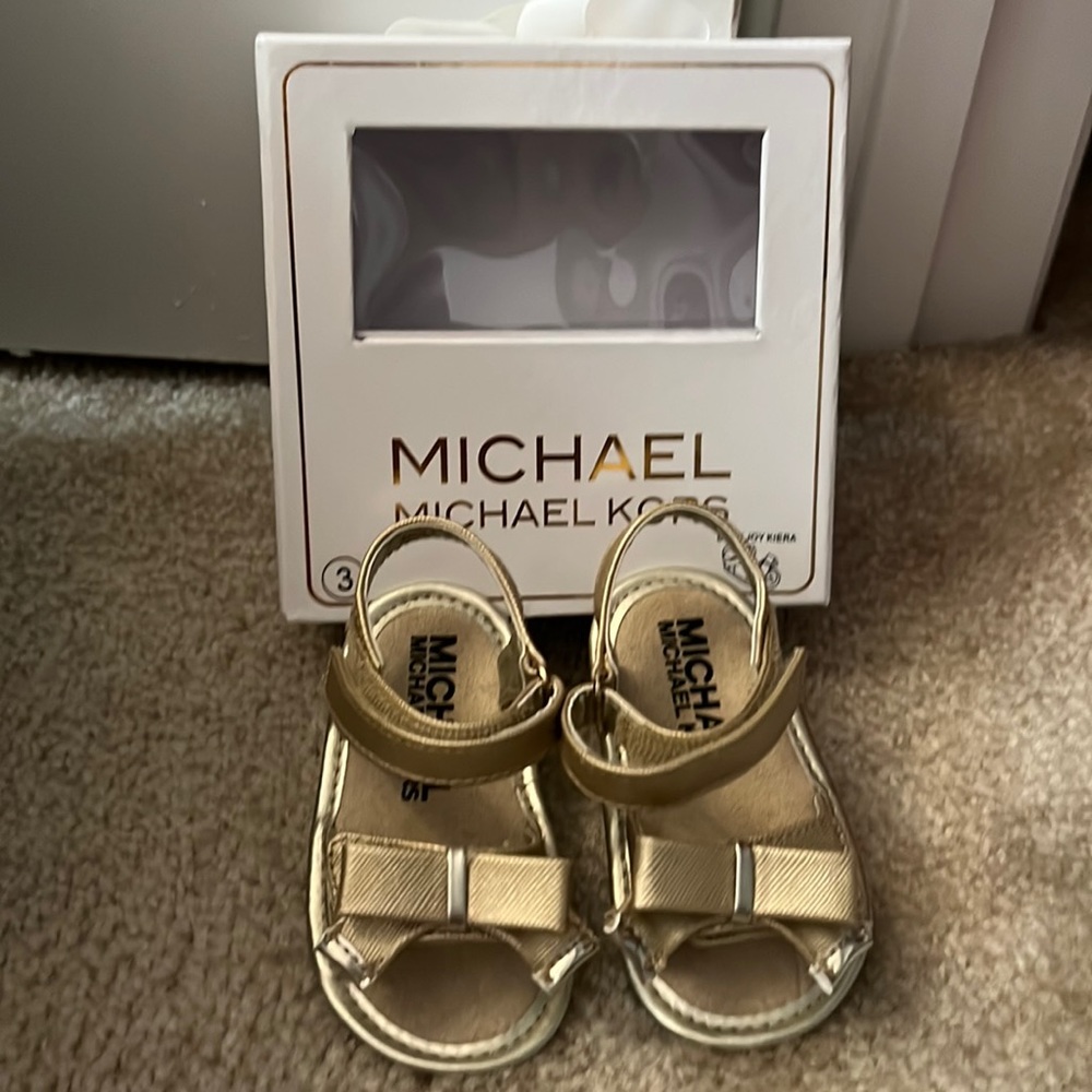 Michael Kors Baby girl Joy Kiera sandals in gold with bow
